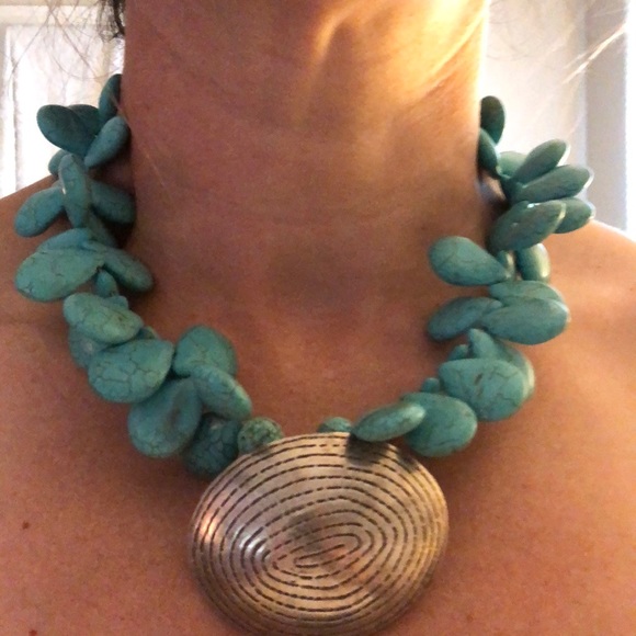 Beautiful Necklace - Picture 2 of 3